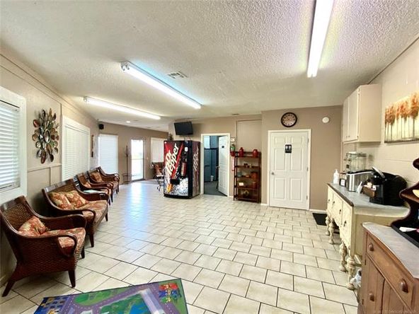 405 N Eufaula Ave, Coweta, OK 74429